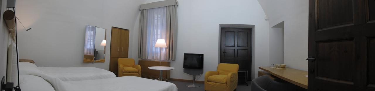 Hotel Cavour Et Des Officiers Бард Екстериор снимка